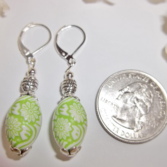 Lime Green & White Flower Earrings Beaded Set 3703 - Picture 2 of 5